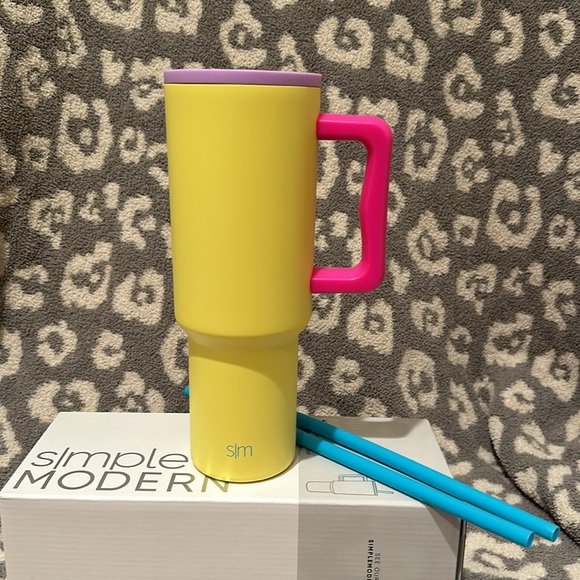 Simple Modern Trek 40oz Tumbler in 🍋 Lemon 🍋 Drop 🍋New 🆕 & Never Used😍 - Picture 6 of 17